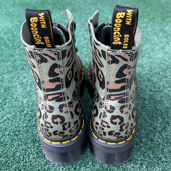 NWT Dr. Martens Sinclair Platform Boot Leopard Print Khaki Green 6 - Picture 6 of 14
